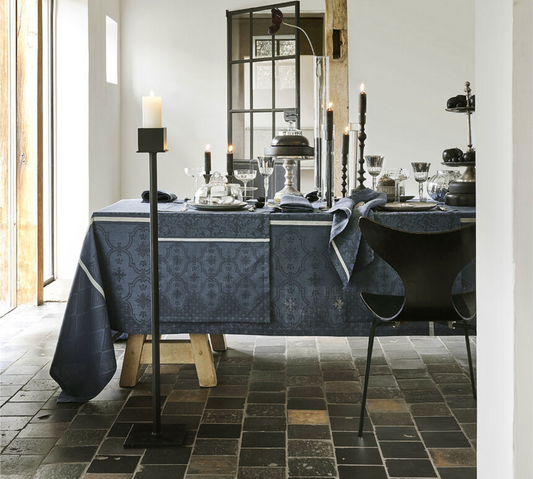 Armoiries 69x69 Tablecloth